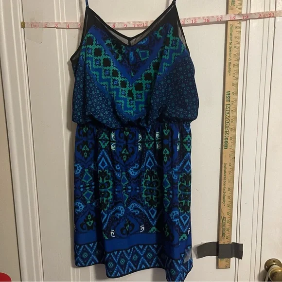 Express ladies Blue and Green Patterned Dress
Medium - Picture 2 of 10